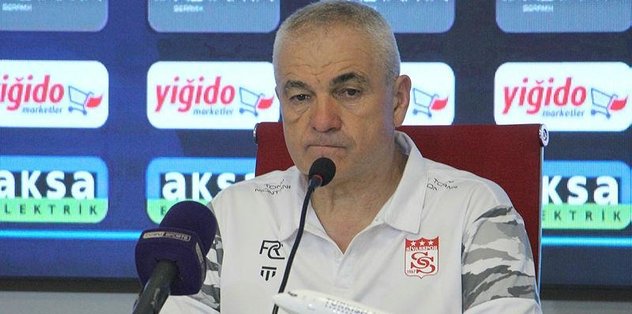 Sivasspor Teknik Direktörü Rıza Çalımbay Karagümrük karşılaşması sonrası açıklamalarda bulundu! “Bizim için transfer bitti”