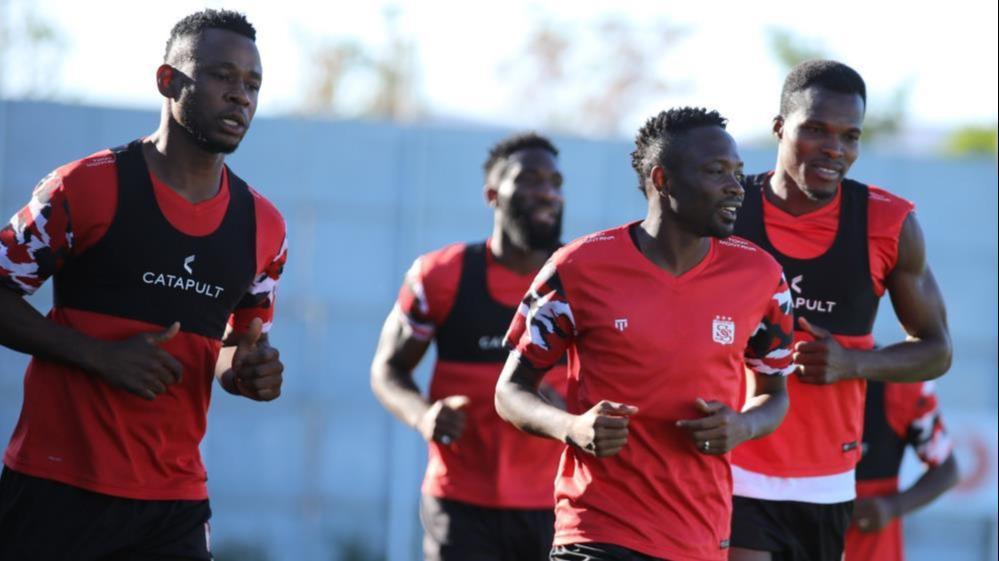 Sivasspor’un yeni transferi Ahmed Musa ilk idmanına çıktı