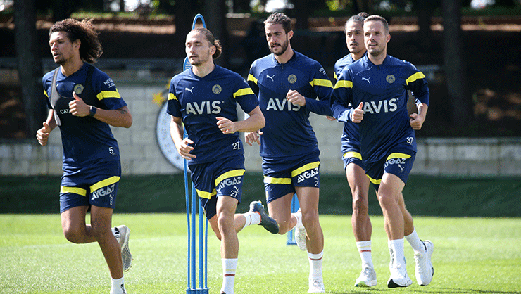 Son dakika Fenerbahçe haberi! Derbi öncesinde sarı lacivertlilere bir iyi bir kötü haber!