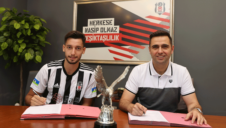 Tayyip Talha Sanuç resmen Beşiktaş formasını giydi!