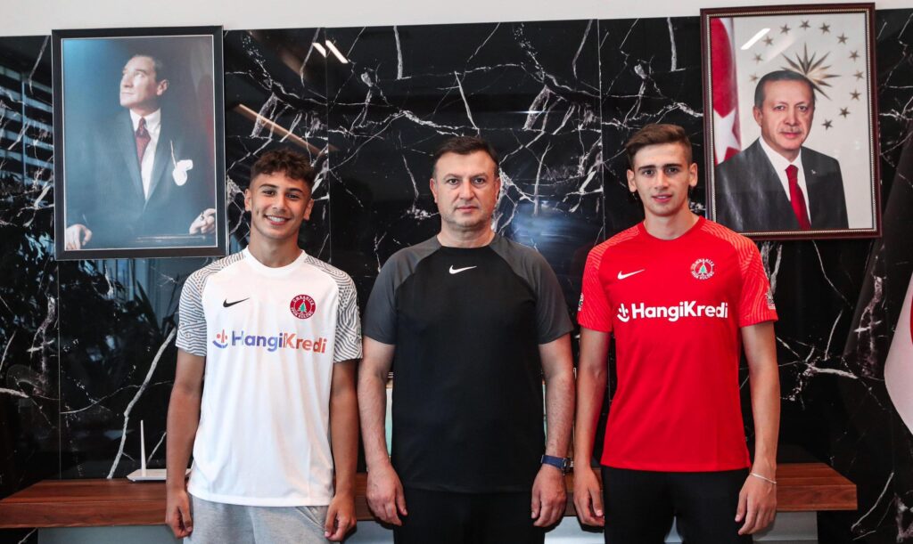 Ümraniyespor alt yapısında iki imza