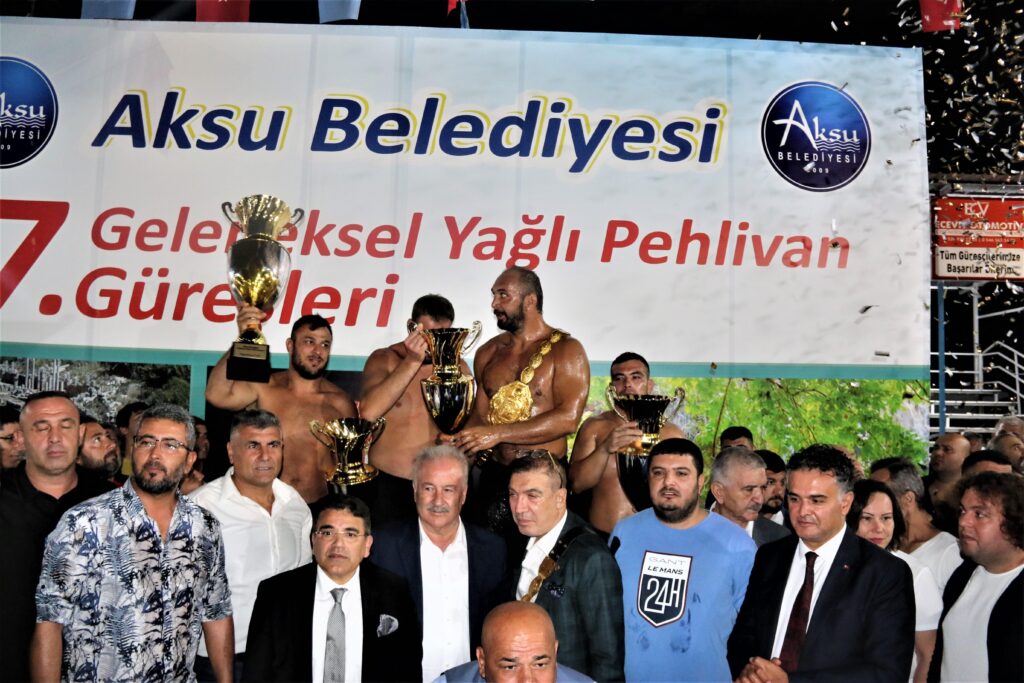 Aksu’da başpehlivanlık unvanı Ali Gürbüz’ün oldu