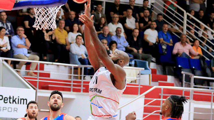 Aliağa Petkimspor, son periyotta teslim oldu