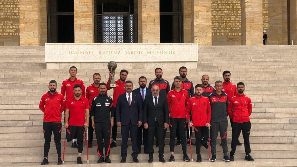 Ampute Futbol Milli Takımı, Anıtkabir’i ziyaret etti
