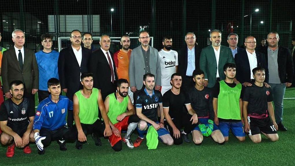 Bakan Kasapoğlu’ndan Yenişehir’e sürpriz gece ziyareti