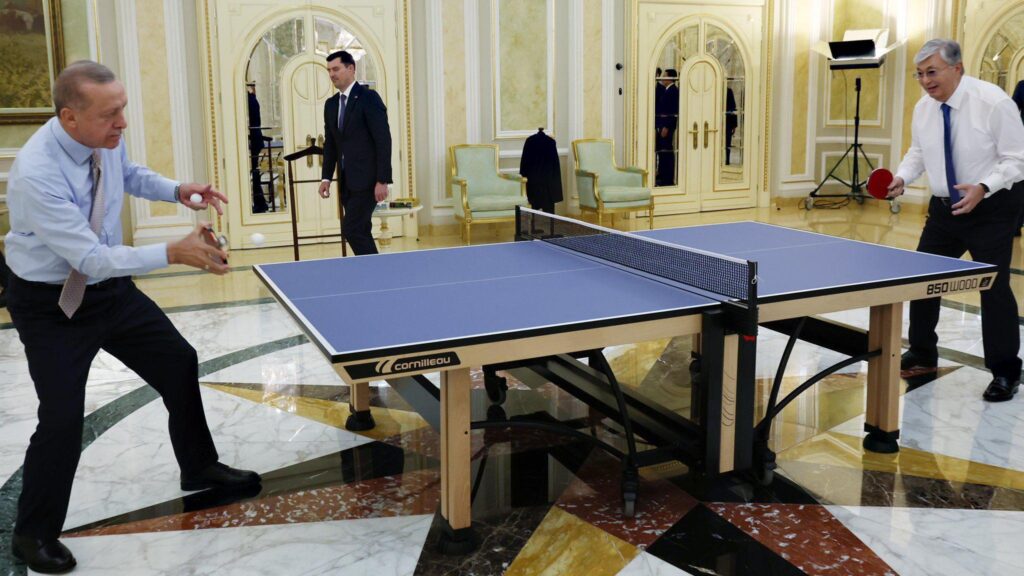 Cumhurbaşkanı Erdoğan, masa tenisinde şov yaptı