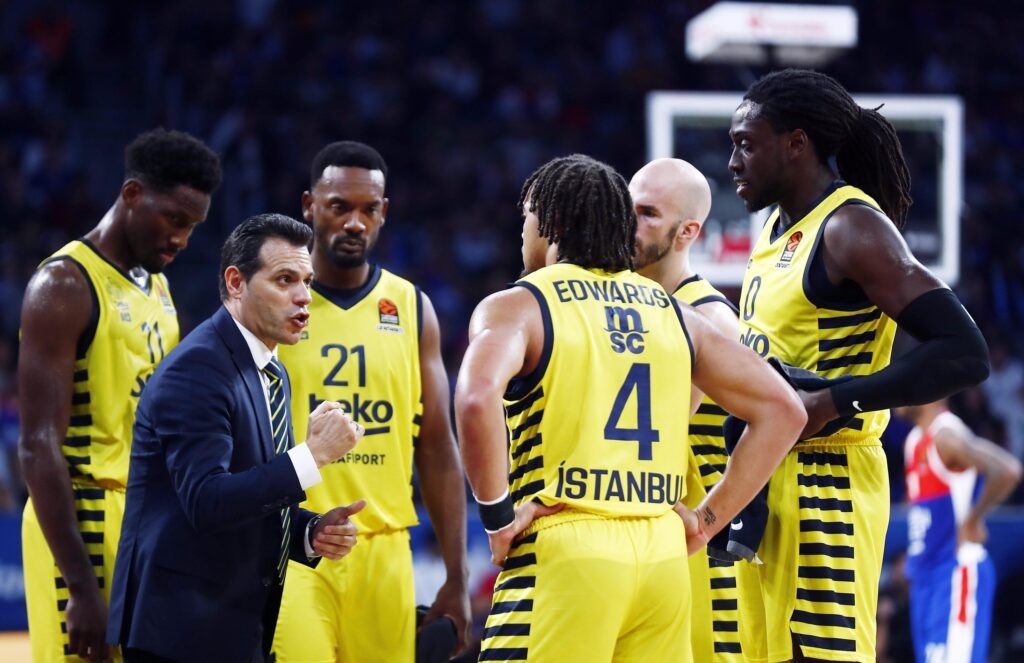 Fenerbahçe Beko Pınar Karşıyaka’yı konuk ediyor