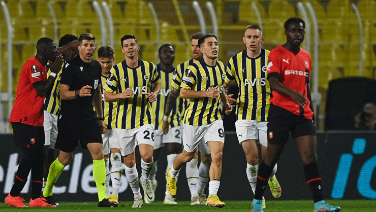 Fenerbahçe’de Emre Mor formayı kaptı