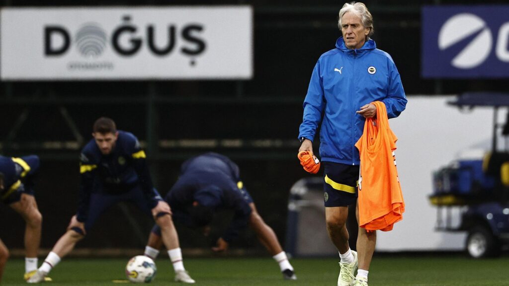 Fenerbahçe’den Dünya Kupası arasında 13 günlük kamp