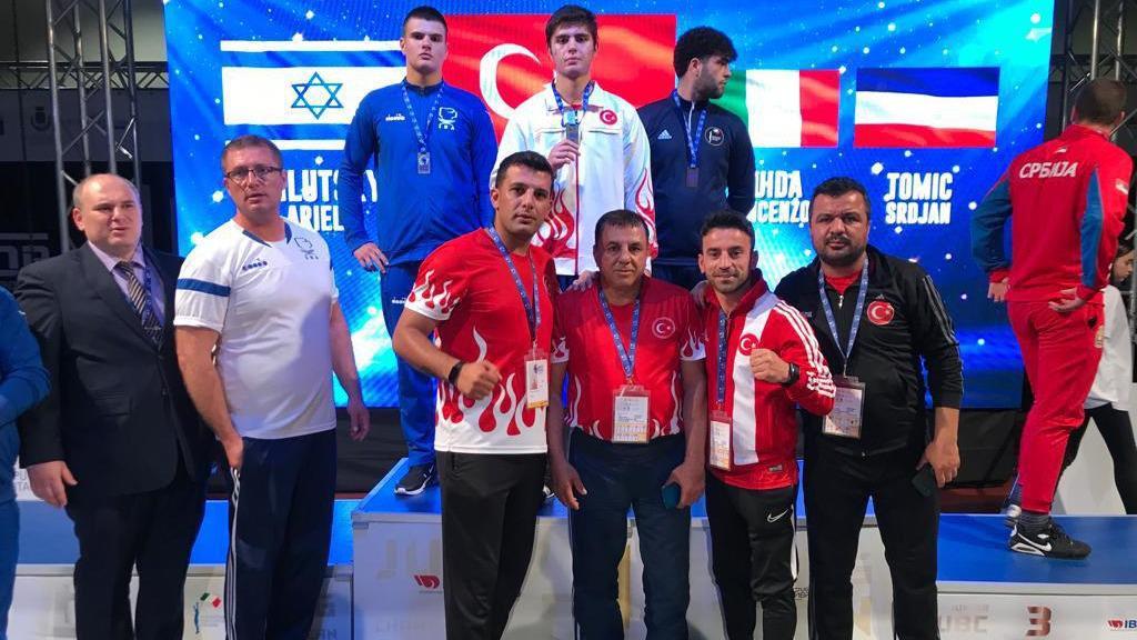 Fenerbahçeli milli boksörlerden 3 madalya