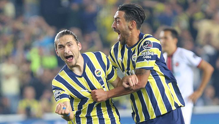 Fenerbahçeli yıldıza Kadıköy’de yakın markaj! Tribünden izlediler