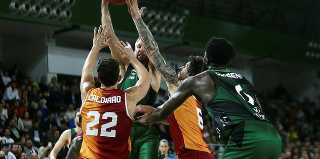 Galatasaray Nef dibe demir attı