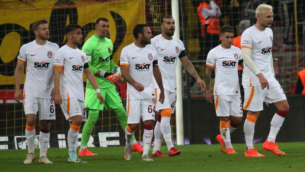 Galatasaray taç atışı kullanmakta zorlandı!