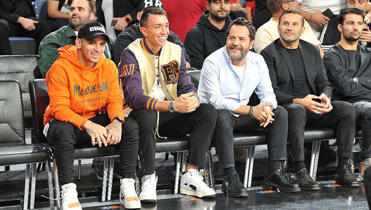 Galatasaraylı futbolcular Sinan Erdem’e akın etti