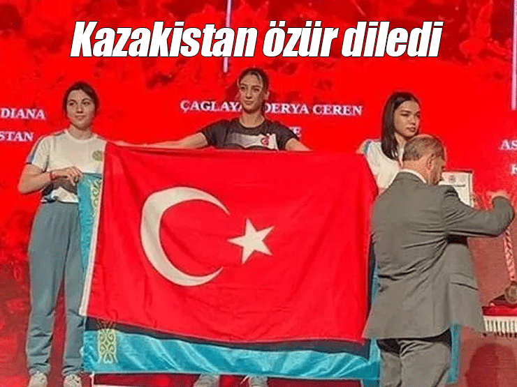 Kürsüde Türk bayraklı mesaj! Özür dilediler…
