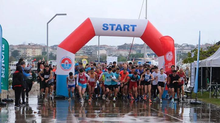 Maltepe’de SMA hastaları için yüzlerce kişi bir araya geldi