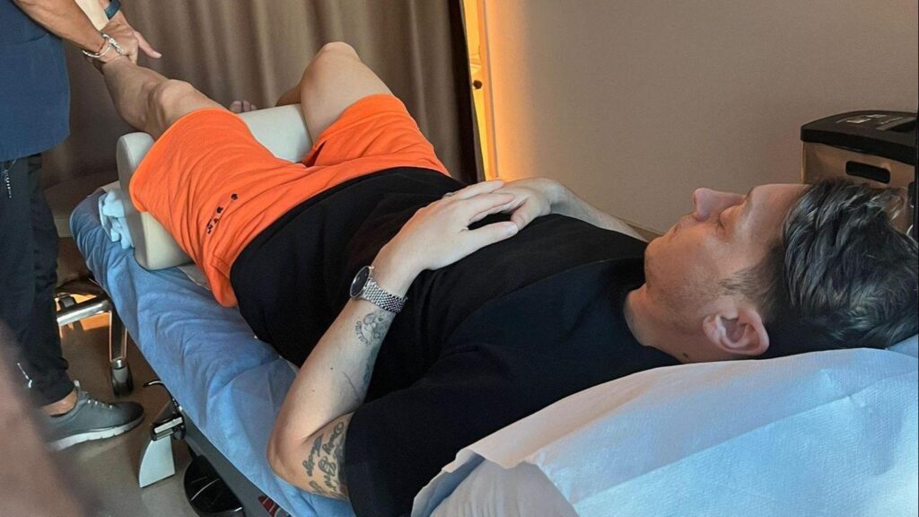 Mesut Özil ameliyat oldu