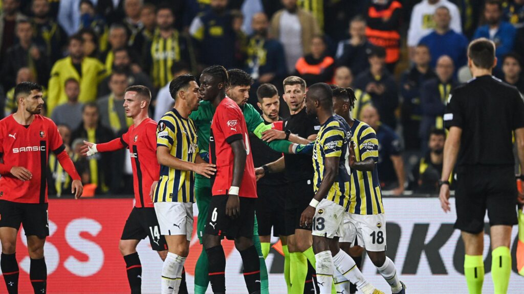 Rennes Teknik Direktörü Bruno Genesio’dan hakemlerle ilgili açıklama