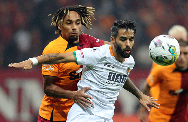 Sacha Boey’den kırmızı kart paylaşımı!