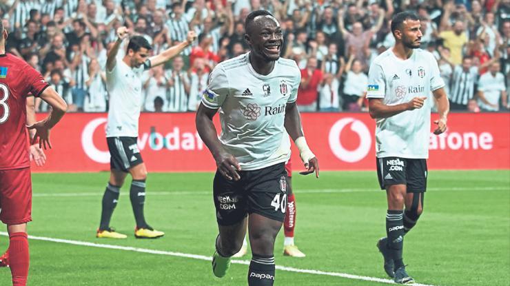 Sahne sırası Jackson Muleka’da