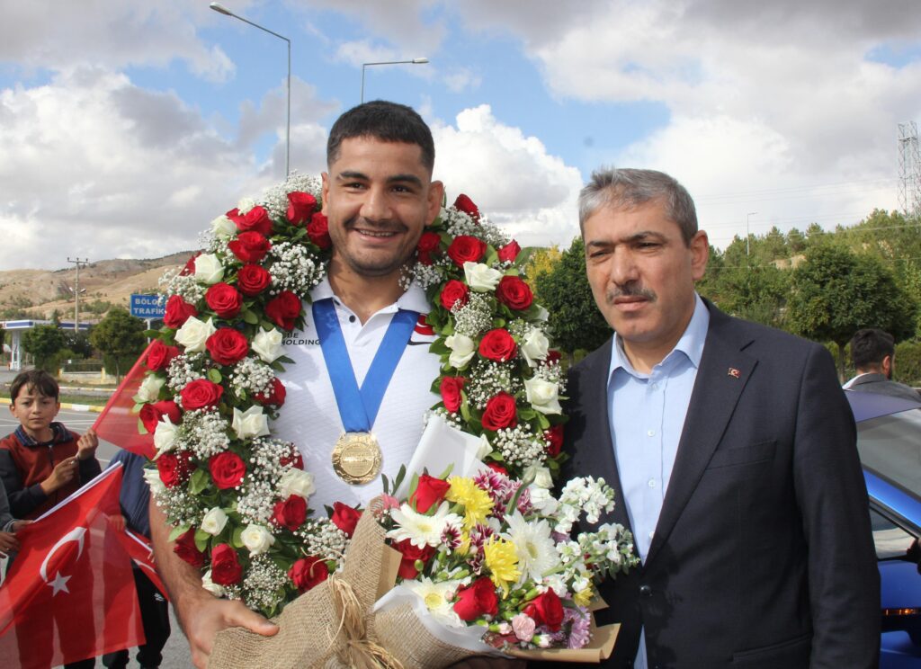 Taha Akgül’e memleketi Sivas’ta coşkulu karşılama