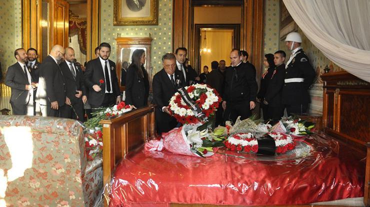 Beşiktaş, Atatürk’ü Dolmabahçe’de andı
