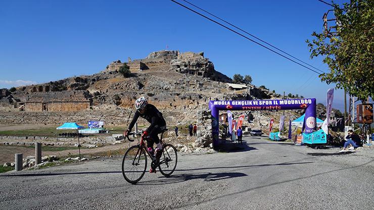 Bisikletçiler Tlos Antik kentinde yarıştı