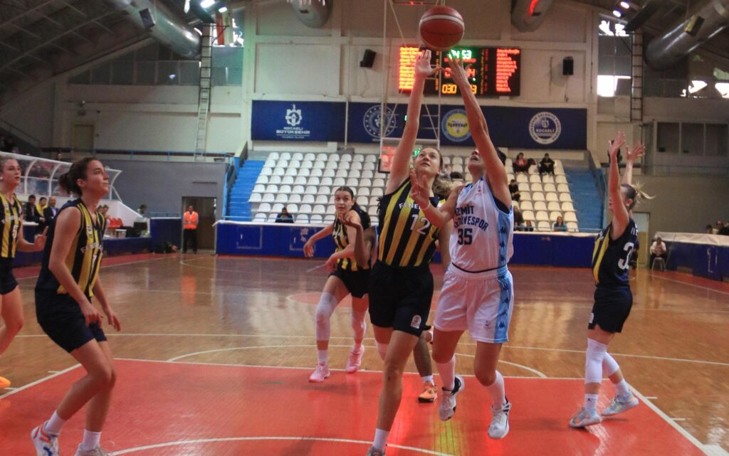 Fenerbahçe Gelişim, İzmit’ten galip dönüyor