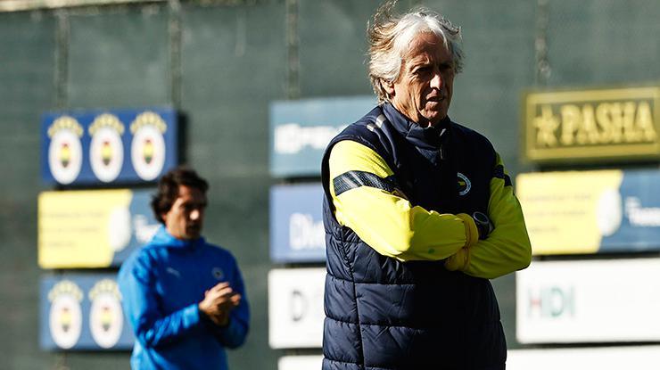 Fenerbahçe’de 3 değişiklik, 6 eksik