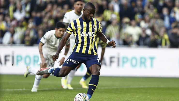 Fenerbahçe’de Enner Valencia kendini aştı