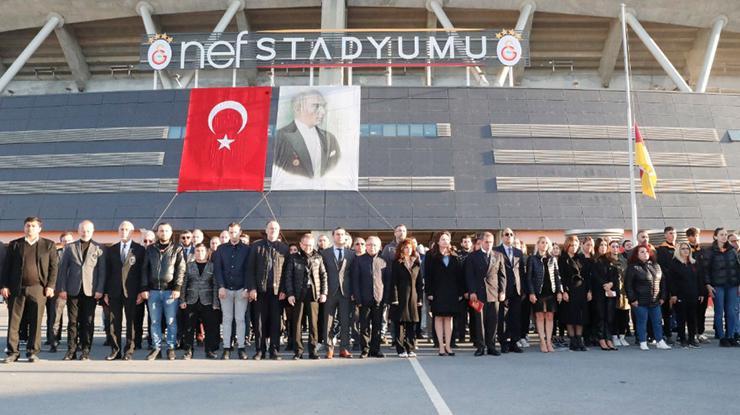 Galatasaray, Atatürk için anma töreni düzenledi