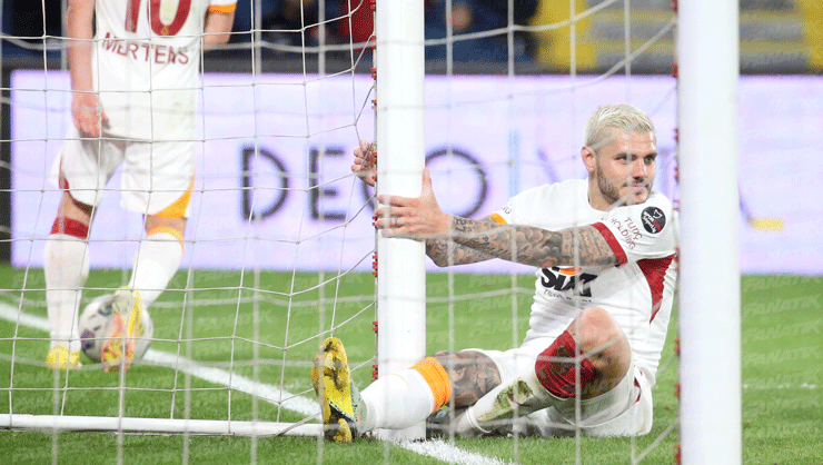 Galatasaray direkleri dövüyor! Zirvedeler…