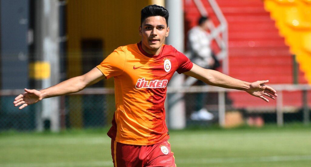 Galatasaray’da 3 isim imzayı attı