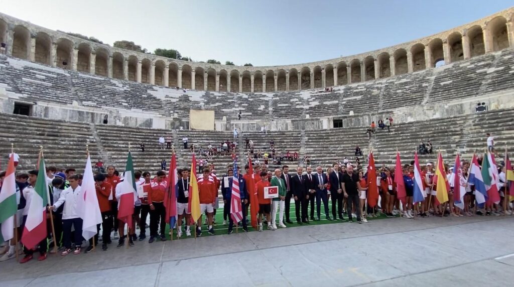 Genç tenisçilerimiz dünya arenasında