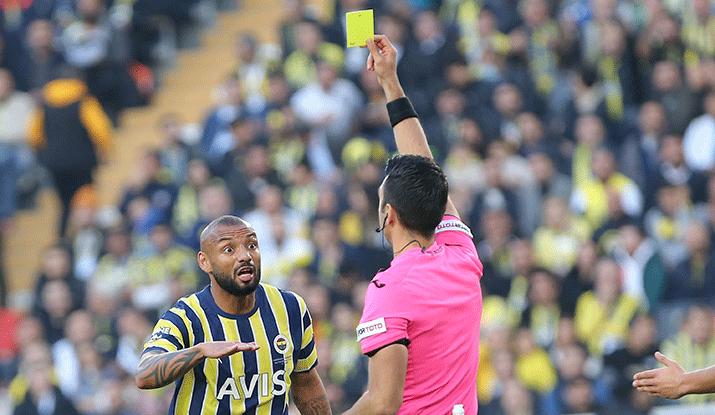 Joao Pedro kırmızı gördü