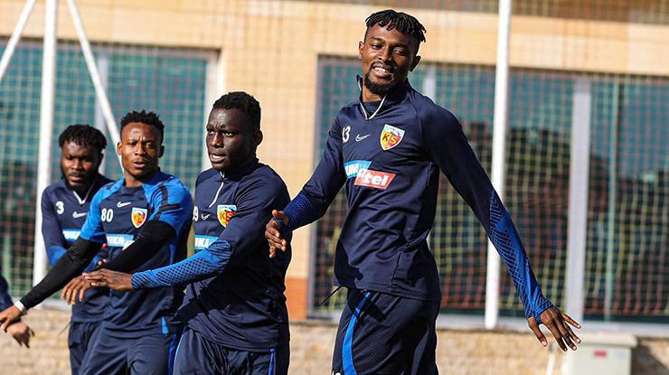 Kayserispor 22 futbolcuyla Gaziantep’e gitti