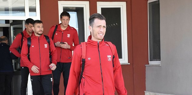 Sivasspor, Fenerbahçe maçı için İstanbul’a gitti