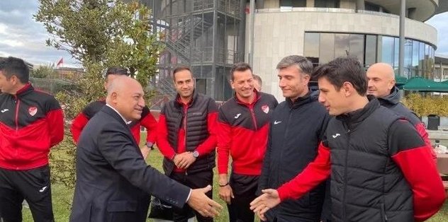 TFF Başkanı Mehmet Büyükekşi hakemlerle buluştu