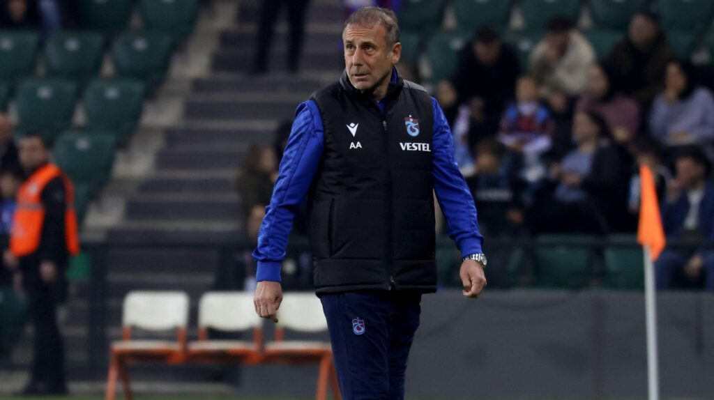 Abdullah Avcı’dan oyuncularına sert eleştiri: Beklemem!