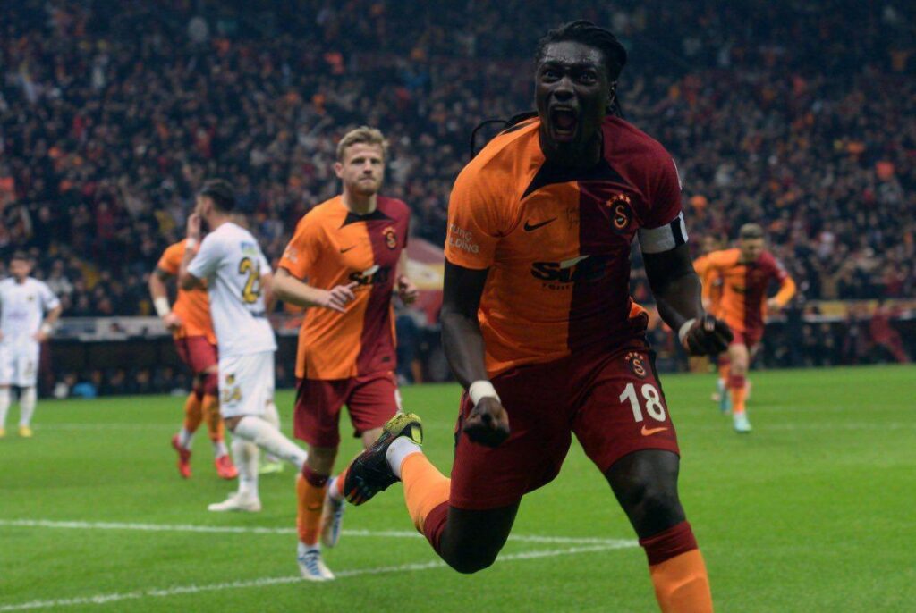Bafetimbi Gomis, gol sayısını 8’e çıkardı