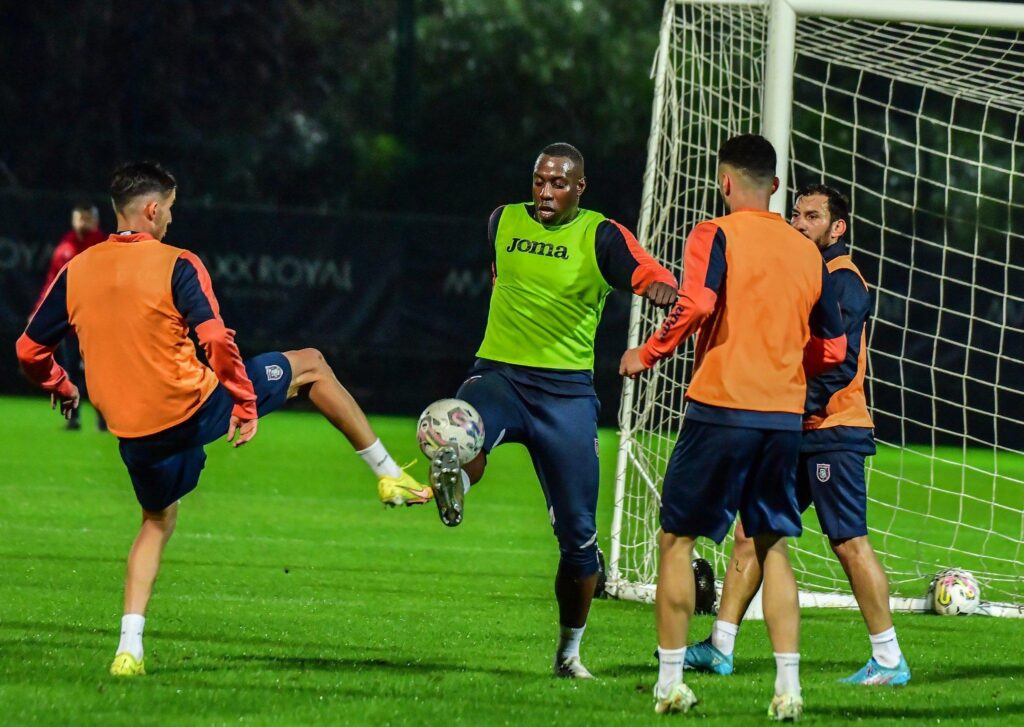 Başakşehir’in Antalya kampı başladı