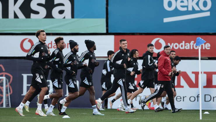 Beşiktaş çalışmalarına çift idmanla devam etti