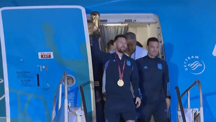 Dünya Şampiyonu Arjantin Milli Takımı ülkesine döndü