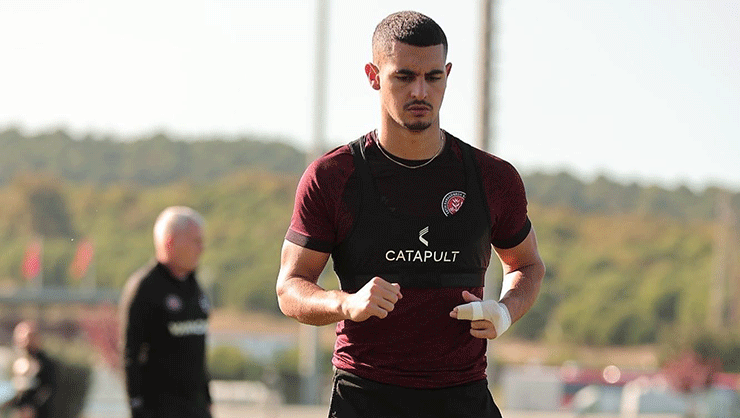 Fatih Karagümrük’te kampın yıldızı Levent Mercan oldu