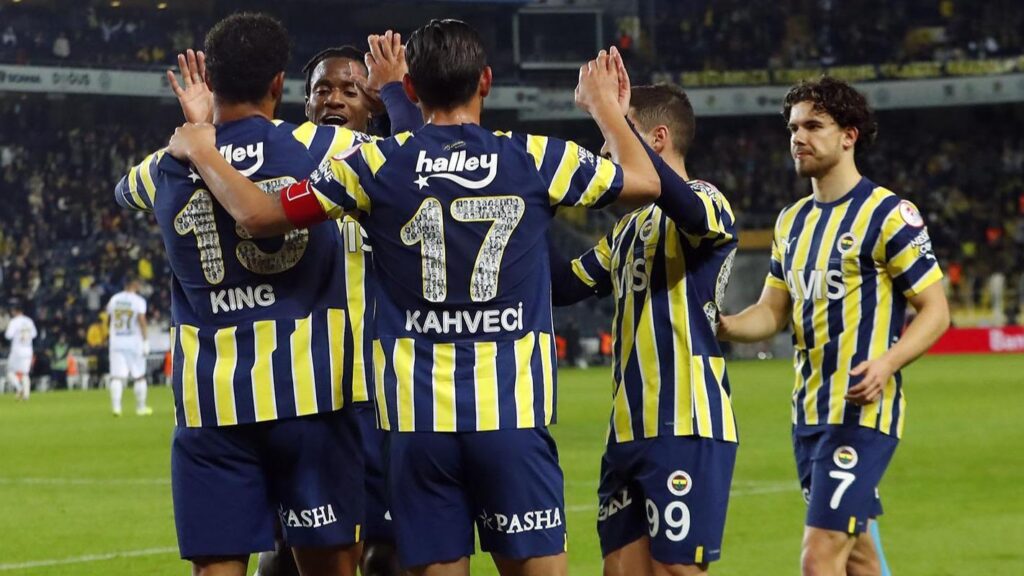 Fenerbahçe’de forvette zor karar