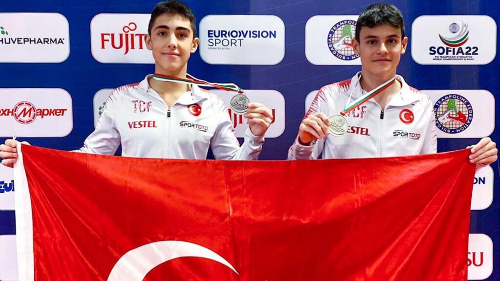 Genç jimnastikçiler dünya ikincisi