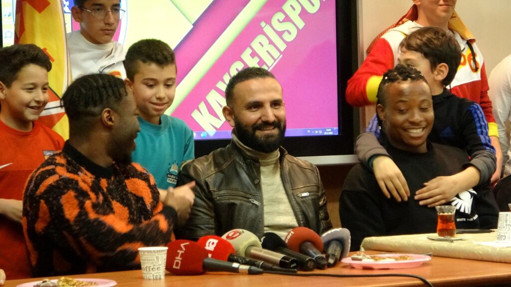 Kayserisporlu Carlos Mane ve Anthony Uzodimma öğrencilerle buluştu