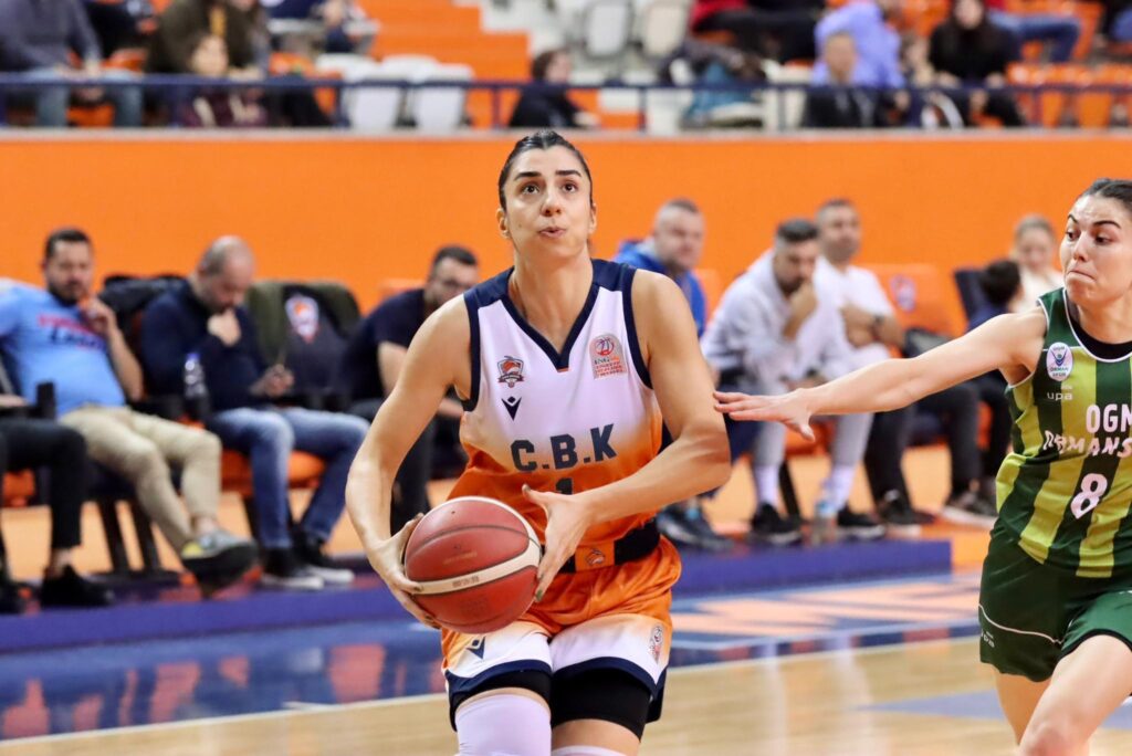 Lider Çukurova, farklı kazandı