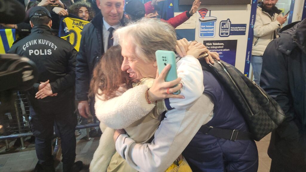 Minik taraftarlardan Jorge Jesus’a sevgi gösterisi