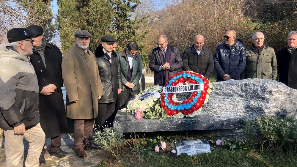 Özkan Sümer, mezarı başında anıldı